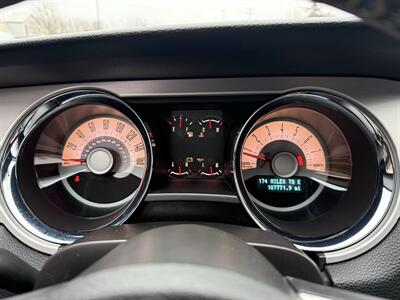 2012 Ford Mustang V6 Premium  MCA 6-Speed - Photo 15 - Flushing, MI 48433