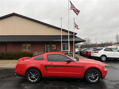 2012 Ford Mustang V6 Premium  MCA 6-Speed - Photo 6 - Flushing, MI 48433