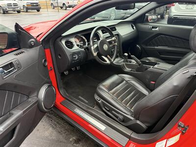 2012 Ford Mustang V6 Premium  MCA 6-Speed - Photo 9 - Flushing, MI 48433