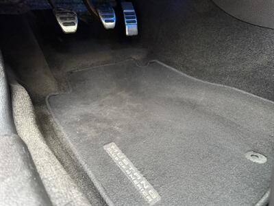 2012 Ford Mustang V6 Premium  MCA 6-Speed - Photo 14 - Flushing, MI 48433