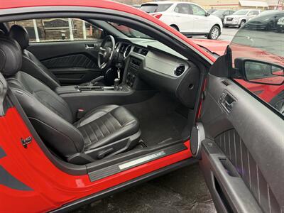 2012 Ford Mustang V6 Premium  MCA 6-Speed - Photo 23 - Flushing, MI 48433