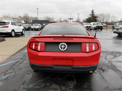 2012 Ford Mustang V6 Premium  MCA 6-Speed - Photo 4 - Flushing, MI 48433