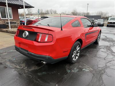 2012 Ford Mustang V6 Premium  MCA 6-Speed - Photo 5 - Flushing, MI 48433