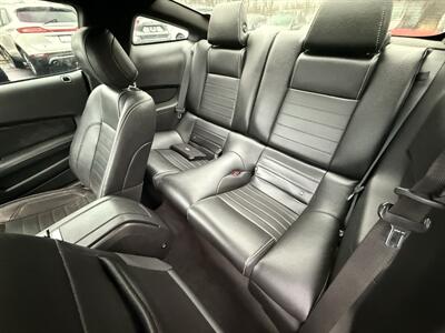 2012 Ford Mustang V6 Premium  MCA 6-Speed - Photo 21 - Flushing, MI 48433