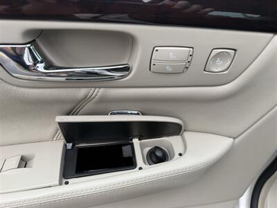 2010 Cadillac DTS Premium Collection   - Photo 24 - Flushing, MI 48433