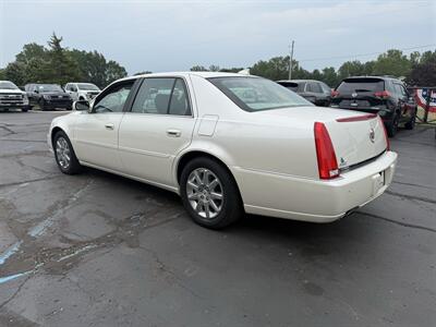 2010 Cadillac DTS Premium Collection   - Photo 7 - Flushing, MI 48433