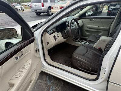 2010 Cadillac DTS Premium Collection   - Photo 11 - Flushing, MI 48433