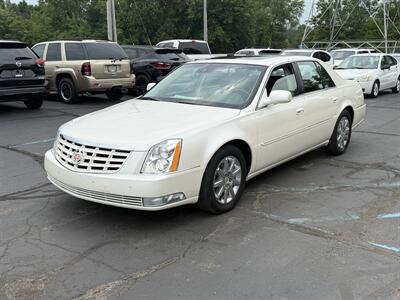 2010 Cadillac DTS Premium Collection   - Photo 2 - Flushing, MI 48433