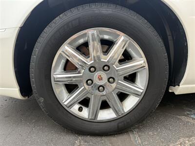 2010 Cadillac DTS Premium Collection   - Photo 13 - Flushing, MI 48433