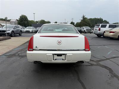 2010 Cadillac DTS Premium Collection   - Photo 8 - Flushing, MI 48433