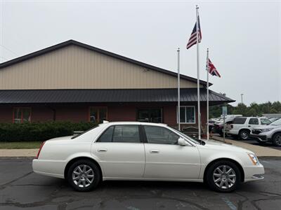 2010 Cadillac DTS Premium Collection   - Photo 4 - Flushing, MI 48433