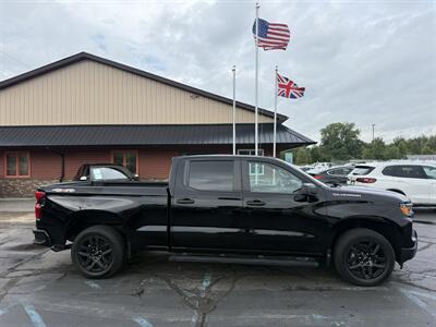2023 Chevrolet Silverado 1500 Custom Crew 4X4 - Photo 4 - Flushing, MI 48433