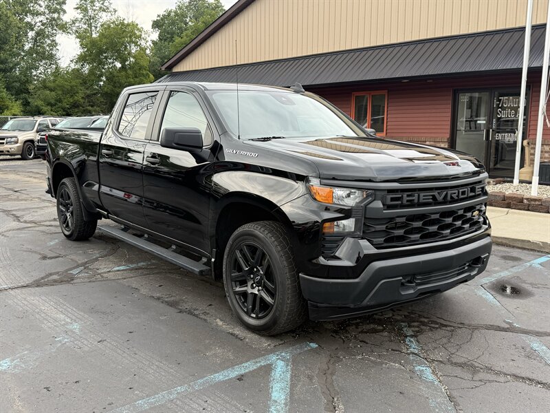 2023 Chevrolet Silverado 1500 Custom Crew  4X4 - Photo 1 - Flushing, MI 48433