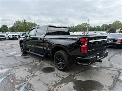 2023 Chevrolet Silverado 1500 Custom Crew 4X4 - Photo 7 - Flushing, MI 48433
