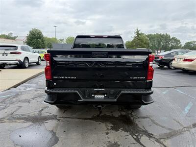 2023 Chevrolet Silverado 1500 Custom Crew 4X4 - Photo 8 - Flushing, MI 48433