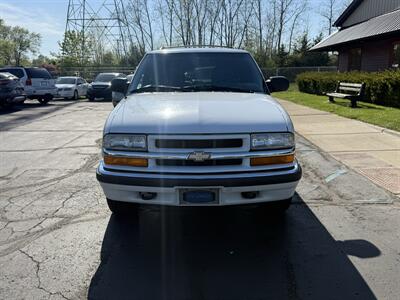 2001 Chevrolet Blazer LT 4X4   - Photo 2 - Flushing, MI 48433