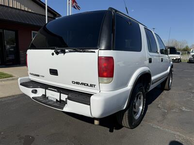 2001 Chevrolet Blazer LT 4X4   - Photo 5 - Flushing, MI 48433