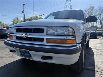 2001 Chevrolet Blazer LT 4X4   - Photo 43 - Flushing, MI 48433