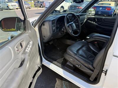 2001 Chevrolet Blazer LT 4X4   - Photo 8 - Flushing, MI 48433