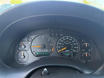 2001 Chevrolet Blazer LT 4X4   - Photo 13 - Flushing, MI 48433