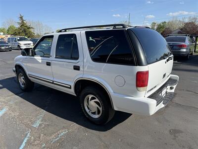 2001 Chevrolet Blazer LT 4X4   - Photo 7 - Flushing, MI 48433