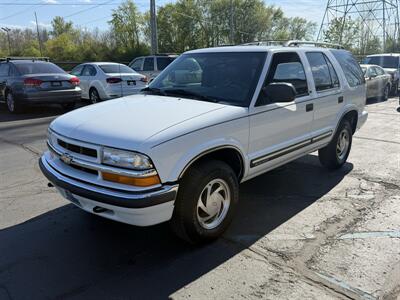 2001 Chevrolet Blazer LT 4X4   - Photo 3 - Flushing, MI 48433
