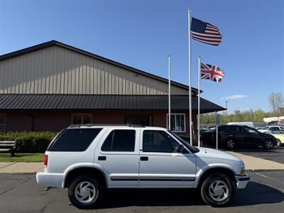 2001 Chevrolet Blazer LT 4X4   - Photo 4 - Flushing, MI 48433