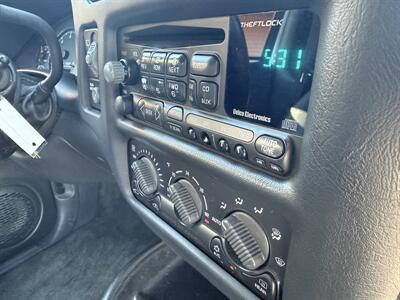 2001 Chevrolet Blazer LT 4X4   - Photo 30 - Flushing, MI 48433