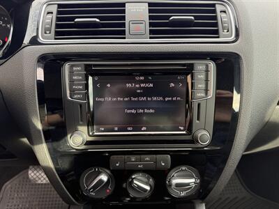2016 Volkswagen Jetta 1.8T SEL - Photo 13 - Flushing, MI 48433
