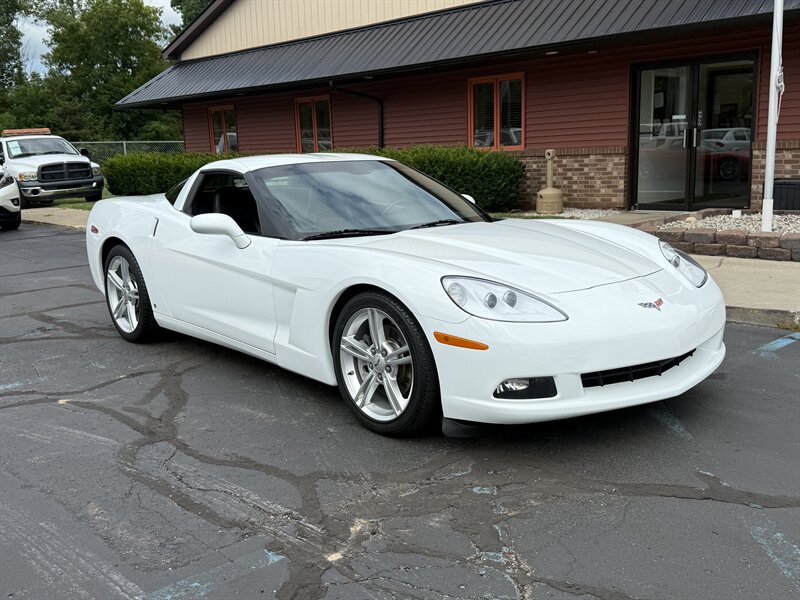2009 Chevrolet Corvette 1LT 6-Speed - Photo 1 - Flushing, MI 48433