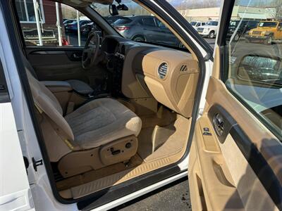 2002 GMC Envoy SLE  4X4 - Photo 30 - Flushing, MI 48433