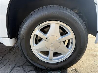 2002 GMC Envoy SLE  4X4 - Photo 8 - Flushing, MI 48433