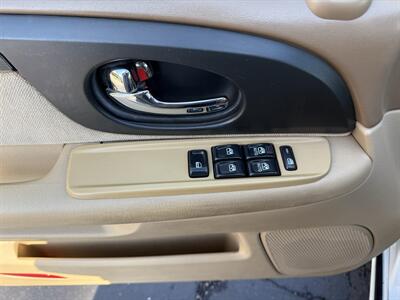 2002 GMC Envoy SLE  4X4 - Photo 18 - Flushing, MI 48433