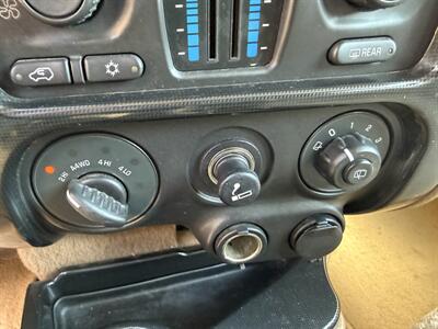 2002 GMC Envoy SLE  4X4 - Photo 13 - Flushing, MI 48433