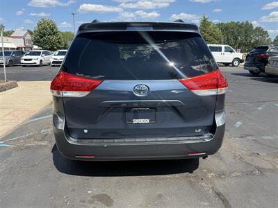 2014 Toyota Sienna LE - Photo 7 - Flushing, MI 48433