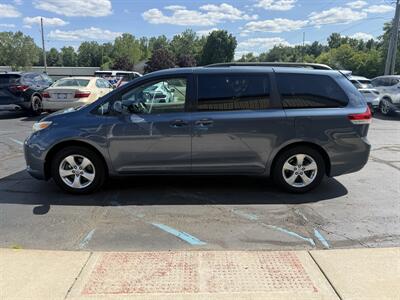 2014 Toyota Sienna LE - Photo 5 - Flushing, MI 48433