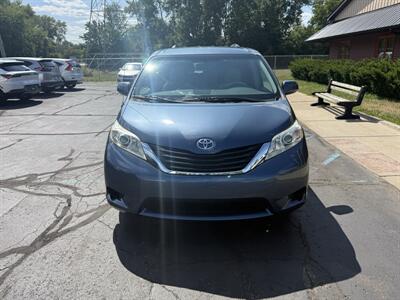2014 Toyota Sienna LE - Photo 3 - Flushing, MI 48433