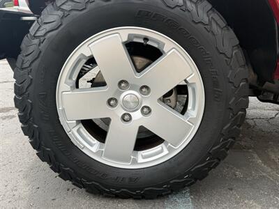 2012 Jeep Wrangler Sahara 4X4 - Photo 13 - Flushing, MI 48433