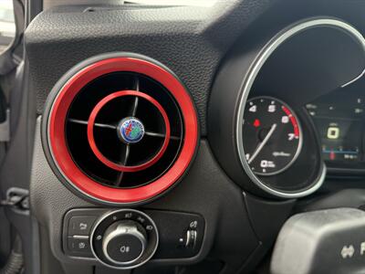2018 Alfa Romeo Stelvio Sport  AWD - Photo 17 - Flushing, MI 48433