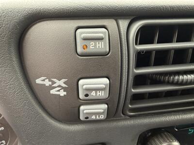 2004 Chevrolet S-10 LS 4dr Crew Cab LS 4X4 - Photo 21 - Flushing, MI 48433