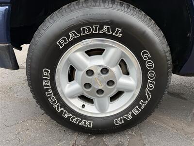 2004 Chevrolet S-10 LS 4dr Crew Cab LS 4X4 - Photo 19 - Flushing, MI 48433