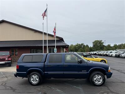 2004 Chevrolet S-10 LS 4dr Crew Cab LS 4X4 - Photo 4 - Flushing, MI 48433