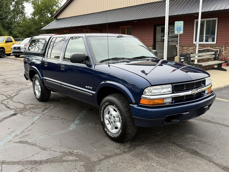 2004 Chevrolet S-10 LS 4dr Crew Cab LS  4X4 - Photo 1 - Flushing, MI 48433