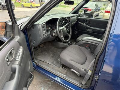 2004 Chevrolet S-10 LS 4dr Crew Cab LS 4X4 - Photo 11 - Flushing, MI 48433