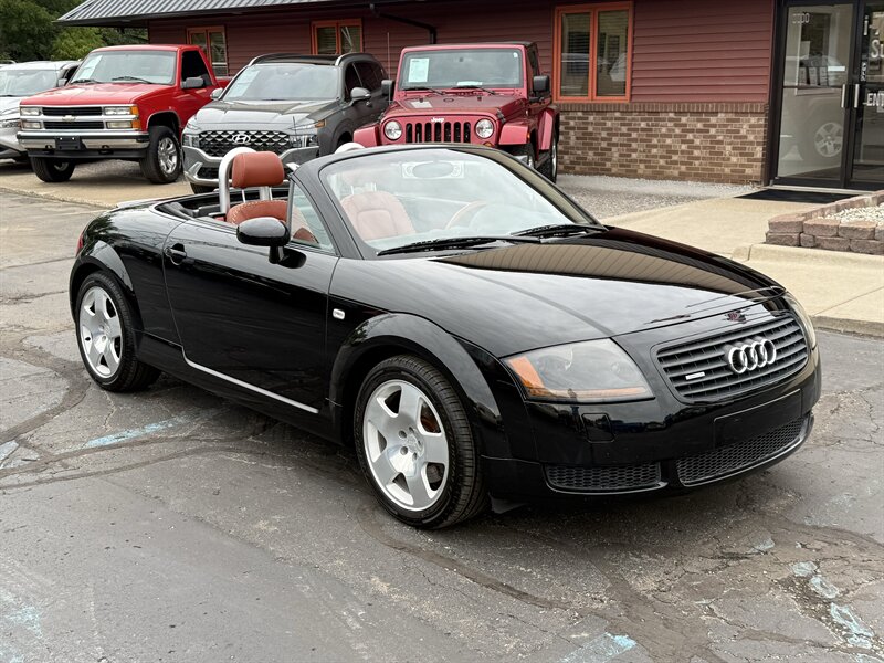 2002 Audi TT 225hp quattro  6-Speed Manual - Photo 1 - Flushing, MI 48433