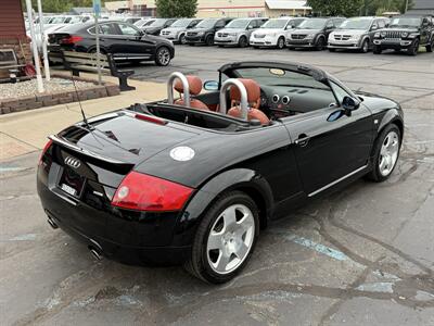 2002 Audi TT 225hp quattro  6-Speed Manual - Photo 5 - Flushing, MI 48433