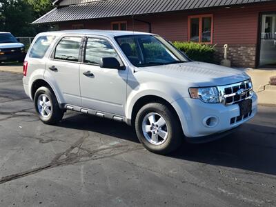 2010 Ford Escape XLS   - Photo 9 - Flushing, MI 48433