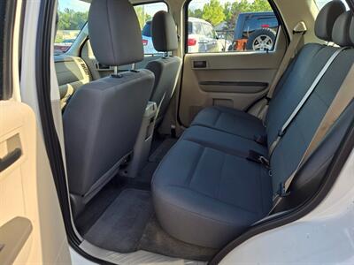 2010 Ford Escape XLS   - Photo 14 - Flushing, MI 48433
