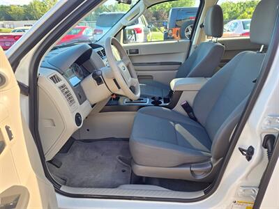 2010 Ford Escape XLS   - Photo 13 - Flushing, MI 48433