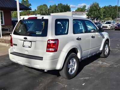 2010 Ford Escape XLS   - Photo 7 - Flushing, MI 48433
